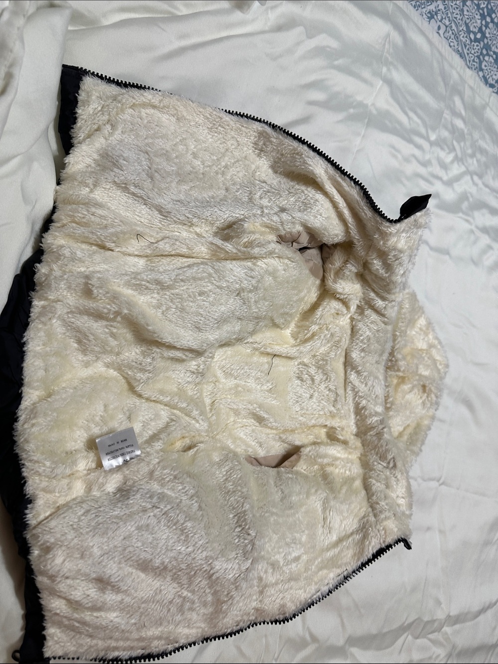 Toddler Black Puffer Jacket with Cream Sherpa Hood - Picture 4 of 5